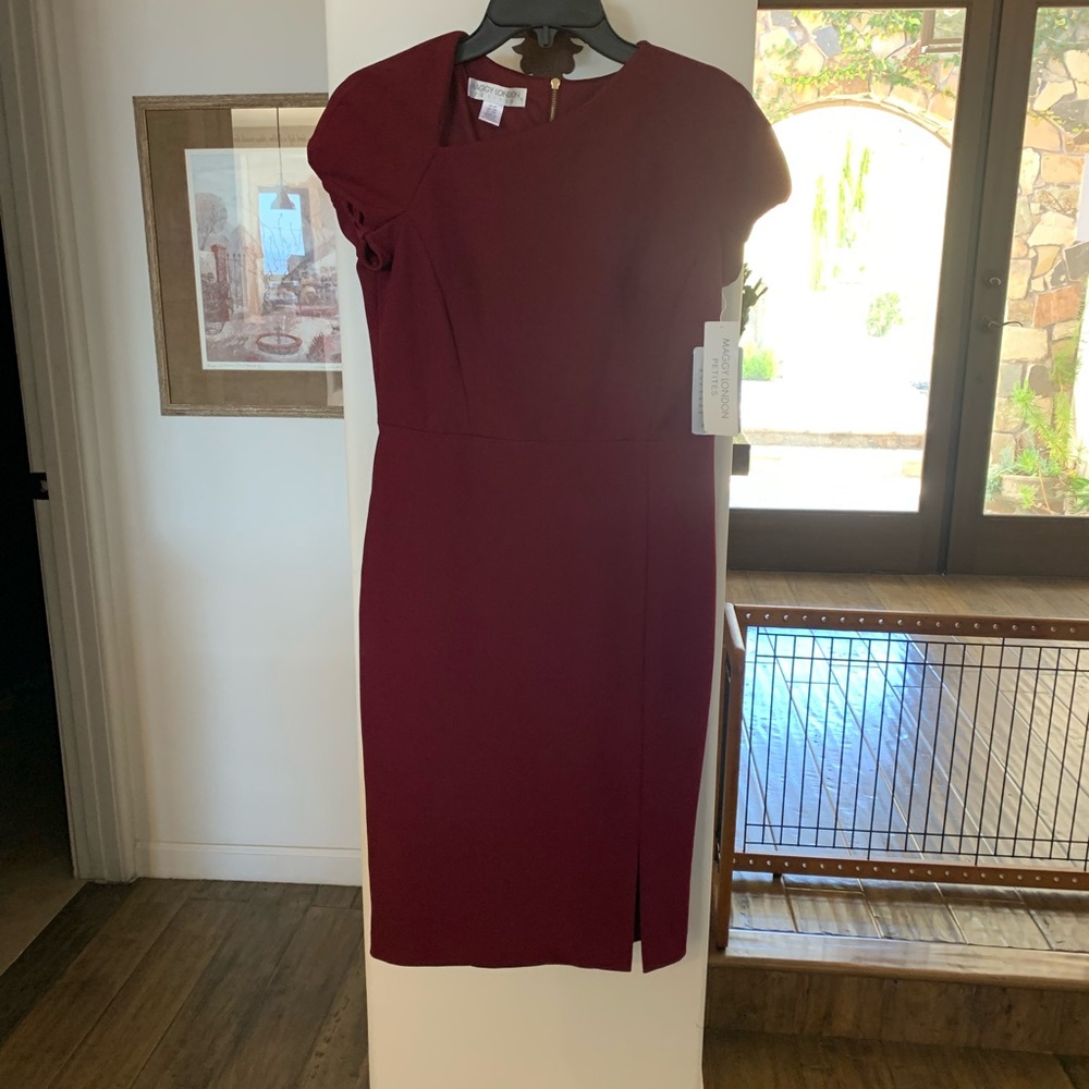 Maggy London NWT 8P jersey knit high waist dress w cap sleeves, asymmetric neck